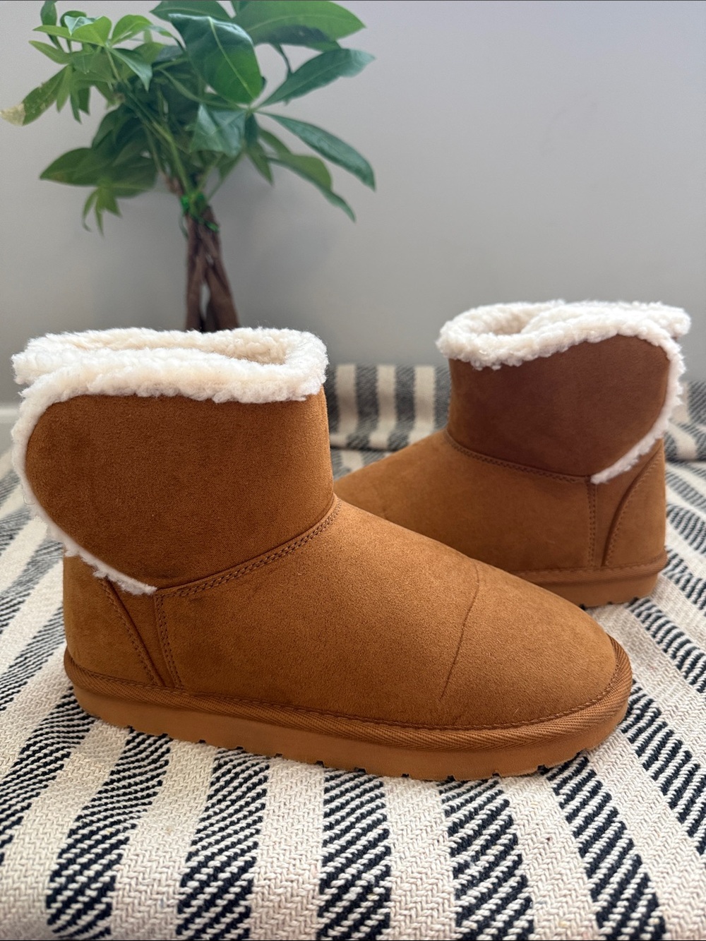 GIRLS Cozy Faux-Suede Shearling Lined Ankle Boots - Brown